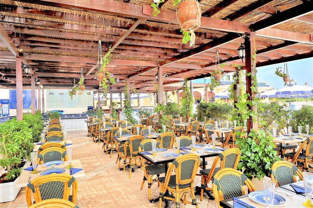 Sheraton Club Des Pins Resort Ресторант снимка